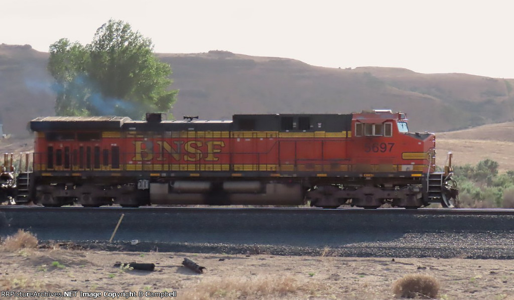 BNSF 5697